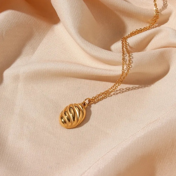 ⚜️[𝟯/$𝟮𝟴]⚜️NEW Textured Charm Stainless Steel Necklace - Picture 8 of 16